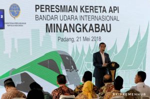 RESMIKAN KERETA API BANDARA INTERNASIONAL MINANGKABAU, PRESIDEN RI JOKO WIDODO DORONG MASYARAKAT GUNAKAN TRANSPORTASI MASSAL