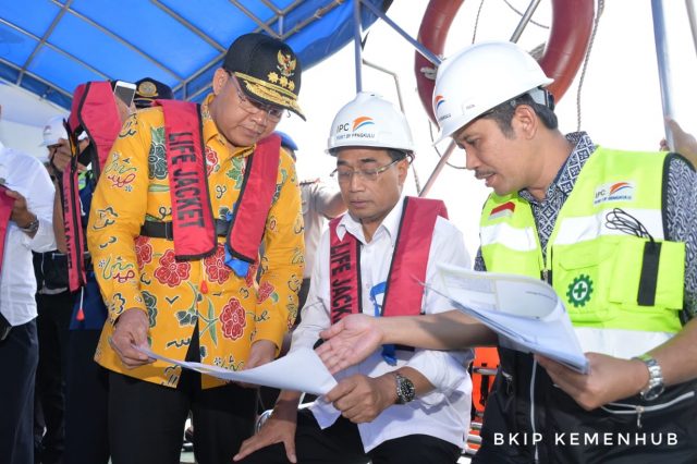 DATANGI PELABUHAN PULAU BAAI, MENHUB CEK PENGERUKAN ALUR PELAYARAN