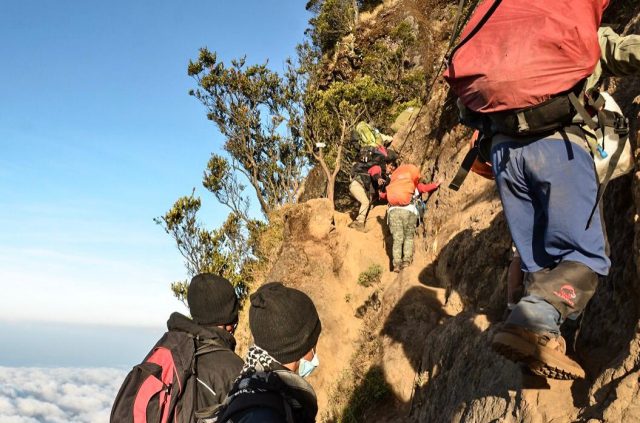 Suhu Dingin, Kemenpar Imbau Wisatawan Lebih Berhati-hati Saat Mendaki