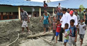 Saat Anak-anak Jayapura Minta ke Presiden Agar Sekolahnya Dibetulkan Pasca Banjir