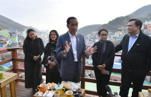 Kunjungi Desa Budaya Gamcheon di Busan, Presiden Jokowi: Bisa Jadi Inspirasi