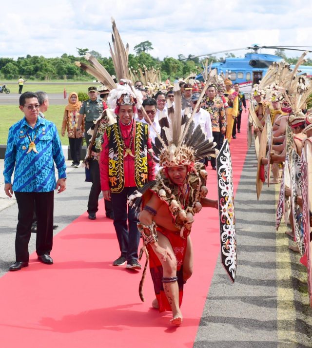 Sambutan Hangat Warga dalam Kunjungan Perdana Presiden Jokowi ke Malinau