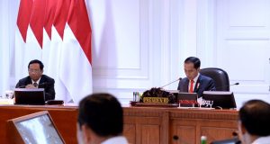 Presiden Jokowi Pimpin Rapat Terbatas Persiapan Natal dan Tahun Baru