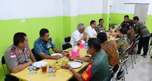 Presiden Jokowi Nikmati Malam di Tarakan Sambil Makan Seafood dan Sambal Buatan Gubernur Kaltara