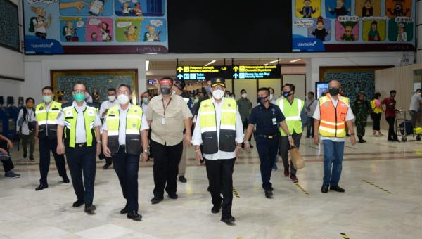 Tinjau Bandara Soekarno Hatta, Menhub Ingin Pastikan Protokol Kesehatan Diterapkan Sesuai Ketentuan halo indonesia