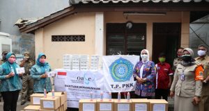 Ketum TP PKK Pusat Bagikan Masker dan Sosialisasi Protokol Kesehatan di Kelurahan Johar Baru, Jakarta Pusat