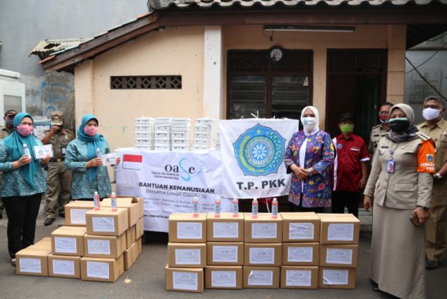 Ketum TP PKK Pusat Bagikan Masker dan Sosialisasi Protokol Kesehatan di Kelurahan Johar Baru, Jakarta Pusat