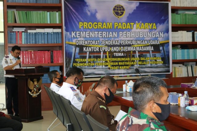 Program Padat Karya, Ditjen Hubud Libatkan Masyarakat Disekitar Bandara Andi Djemma