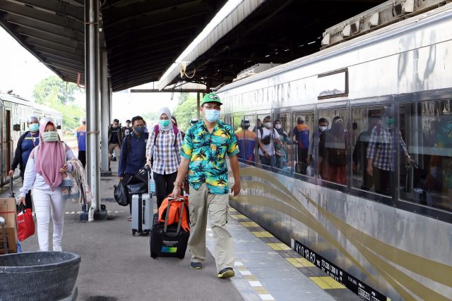 KAI Sukses Layani 240 Ribu Pelanggan Kereta Api pada Libur Long Weekend