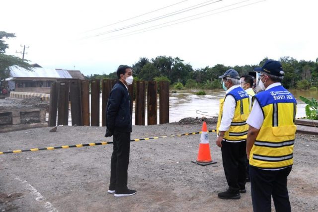 Presiden Instruksikan Perbaikan Sarana Penghubung yang Rusak Akibat Banjir di Kalimantan Selatan