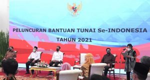 Presiden Minta Menteri dan Gubernur Kawal Proses Penyaluran Bansos