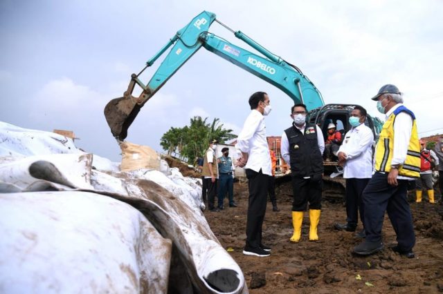 Presiden Tinjau Tanggul Citarum yang Jebol di Kabupaten Bekasi