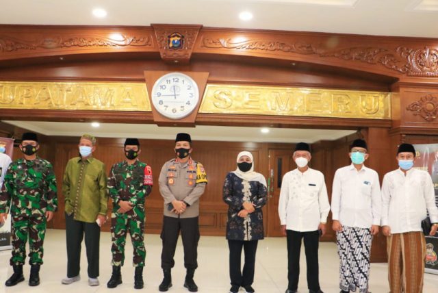 Gubernur Bersama Forkopimda Jatim Canangkan Gerakan Santri Bermasker