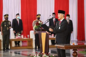 Lantik Bupati/Wali Kota, Ganjar Ingatkan Pesan Soekarno: Kekuasaan Hanya Milik Rakyat