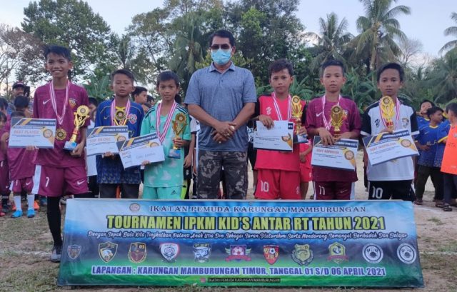 Saksikan Final Sepakbola U12 Antar RT di Karungan, Gubernur Berharap Lahir Bibit Unggul