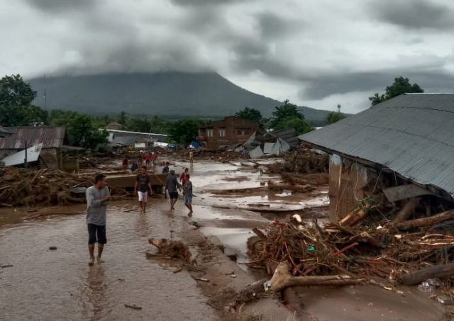 Terdampak Banjir dan Longsor, Menteri Johnny: Pemulihan Layanan Telekomunikasi Terus Berlangsung