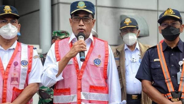 Menhub Minta PT KAI Lakukan Tes Acak di Stasiun Utama KRL