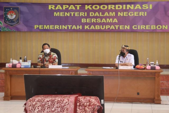 Sambangi Kabupaten Cirebon, Mendagri Minta Realisasi Insentif Nakes Ditingkatkan