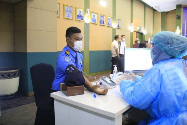 Perkuat Upaya Sektor Penerbangan Lawan COVID-19, Sekitar 16.000 Orang Komunitas Bandara AP II Telah Divaksinasi