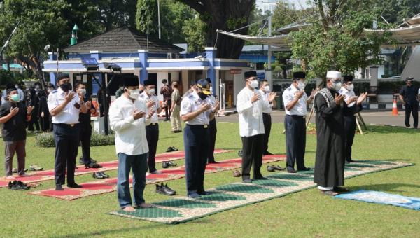 Kemenhub Berduka, Menhub Pimpin Doa Bersama Mengenang Salah Satu Pegawai Terbaik Yang Wafat