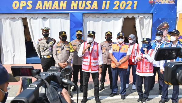 Tinjau Posko di Tol Cikarang Barat, Menhub Ingin Pastikan Penyekatan Untuk Pengendalian Mobilitas Orang Berjalan Lancar