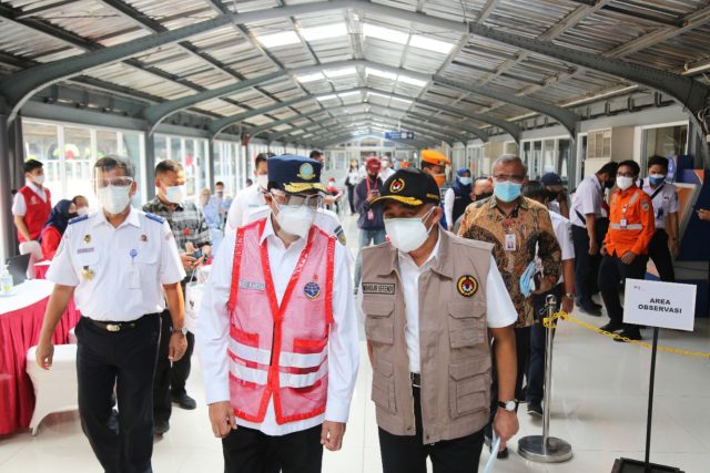 Menko PMK Minta Vaksinasi di Stasiun Kereta Makin Intensif