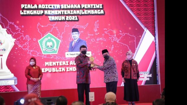 Berikan Pelayanan Prima, Menag dan Kemenag Bali Raih Penghargaan Kementerian PANRB