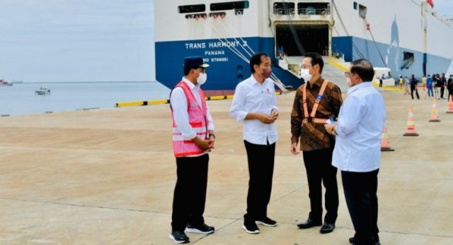 Presiden Jokowi Optimistis Ekspor Mobil via Pelabuhan Patimban Terus Meningkat