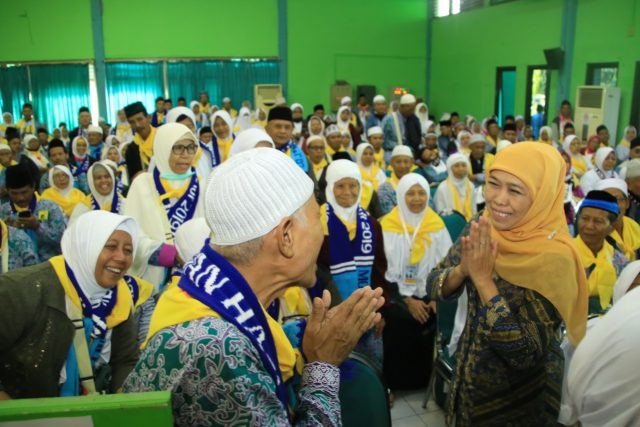 Jelang Pemberangkatan Ibadah Haji 2022, Gubernur Khofifah Minta Kemenag Jatim Pastikan Semua Calon Jamaah Divaksin Lengkap