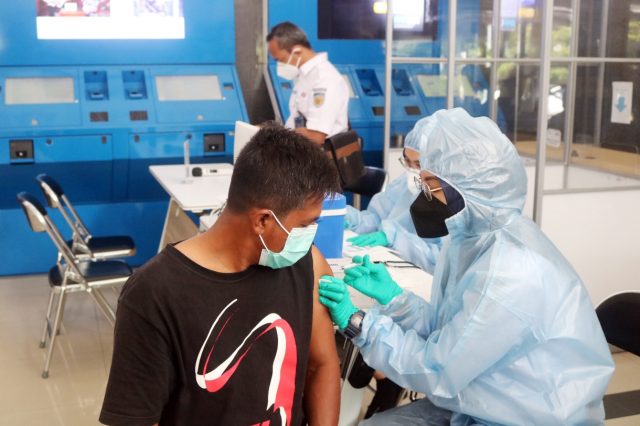 Bantu Lengkapi Persyaratan Naik KA Jarak Jauh, KAI Sediakan Layanan Vaksinasi dan RT-PCR di Stasiun