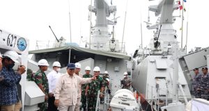 Menhan Prabowo Kunjungi PT PAL, Cek Instalasi Senjata KRI Halasan dan KRI Kerambit