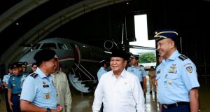 Menhan Prabowo Tinjau Pesawat Interim Falcon 7X dan 8X TNI AU