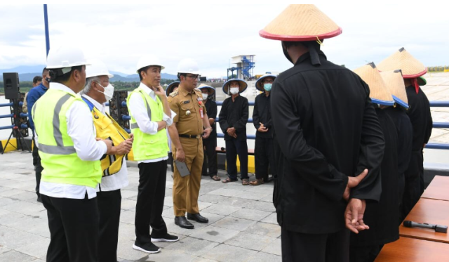 Momen Petani Curhat kepada Presiden Jokowi