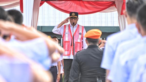 Pimpin Apel Kesiapan Nataru di Stasiun Gambir Menhub Minta Petugas untuk Melayani dengan Hati