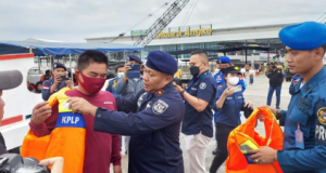 Lakukan Pemantauan Keselamatan Pelayaran, Kemenhub Bagikan Life Jacket Gratis Di Pelabuhan Kaliadem Muara Angke