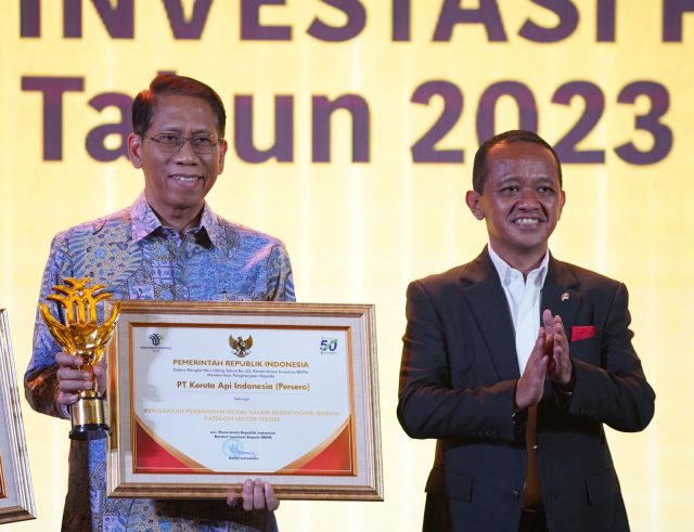 Aktif Berinvestasi di Dalam Negeri, KAI Raih Penghargaan dari Menteri Investasi