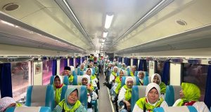 Perdana Kereta Api Layani Rombongan Jemaah Haji Kabupaten Labuhanbatu dengan KLB