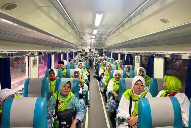 Perdana Kereta Api Layani Rombongan Jemaah Haji Kabupaten Labuhanbatu dengan KLB