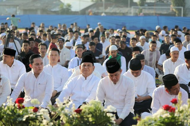 Menhan Prabowo Sholat Idul Adha Bersama Warga Bandung Barat