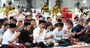 Presiden dan Ibu Iriana Salat Iduladha 1444 H di Istana Yogyakarta Bersama Masyarakat