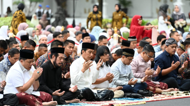 Presiden dan Ibu Iriana Salat Iduladha 1444 H di Istana Yogyakarta Bersama Masyarakat