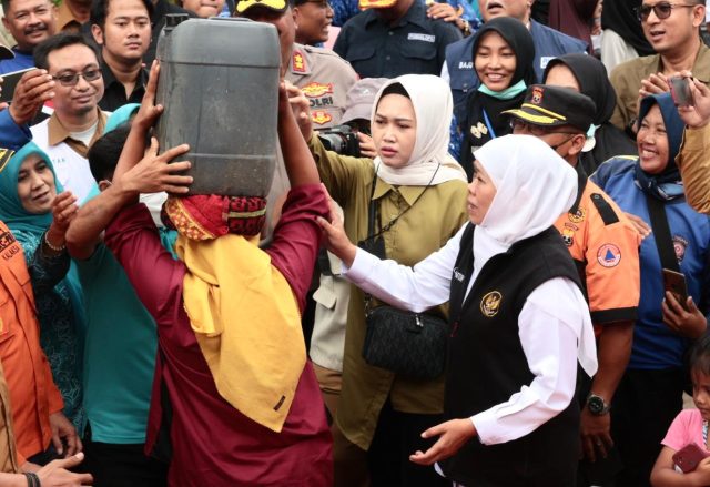 Tangani Kekeringan di Kabupaten Mojokerto, Gubernur Khofifah Ajak Gotong Royong Pastikan Distribusi Air Bersih Lancar