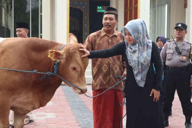 Idul Adha 1444 H, Bupati Mojokerto Serahkan 22 Hewan Kurban