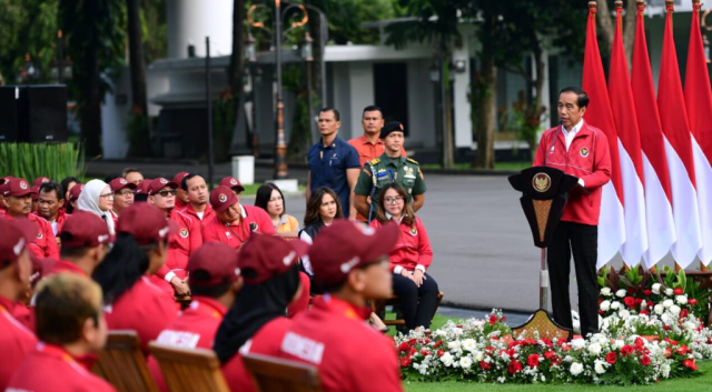 Presiden Jokowi Serahkan Bonus Apresiasi bagi Atlet ASEAN Paragames 2023