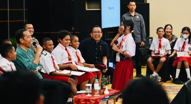 Saat Presiden Jokowi Ditanya Anak SD Kenapa Ibu Kota Tidak Dipindah ke Papua