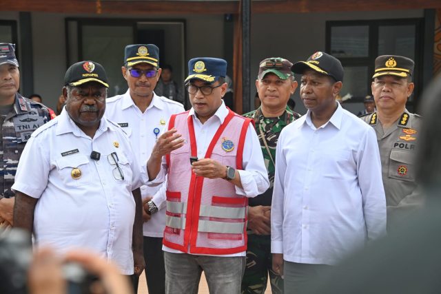 Jelang Diresmikan, Menhub Tinjau Pelayanan Bandara Ewer