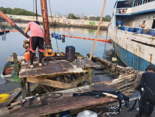 Kemenhub Kawal Pengangkatan Kerangka Kapal KLM Sagam Berkah di Pelabuhan Sunda Kelapa Jakarta