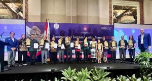 Menparekraf Raih ‘ITLS Awards 2023’ sebagai Tokoh Inspiratif Pengembang Pariwisata Berkelanjutan di Bali