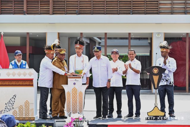 Presiden Joko Widodo Resmikan Bandara Siboru dan Nabire Baru di Papua