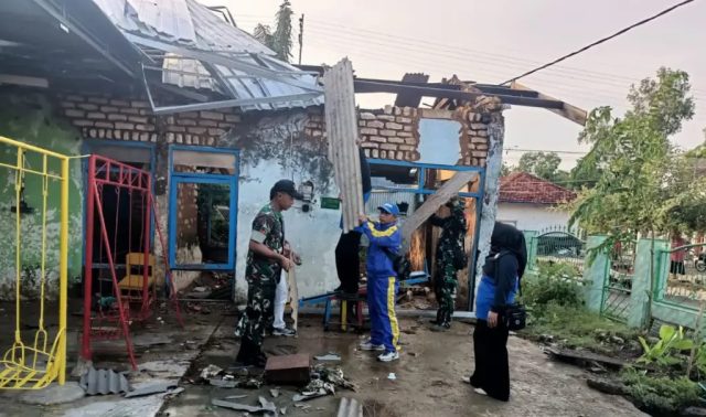 66 Rumah di Suemenep Diterjang Puting Beliung, Tagana Terjunkan Bantuan